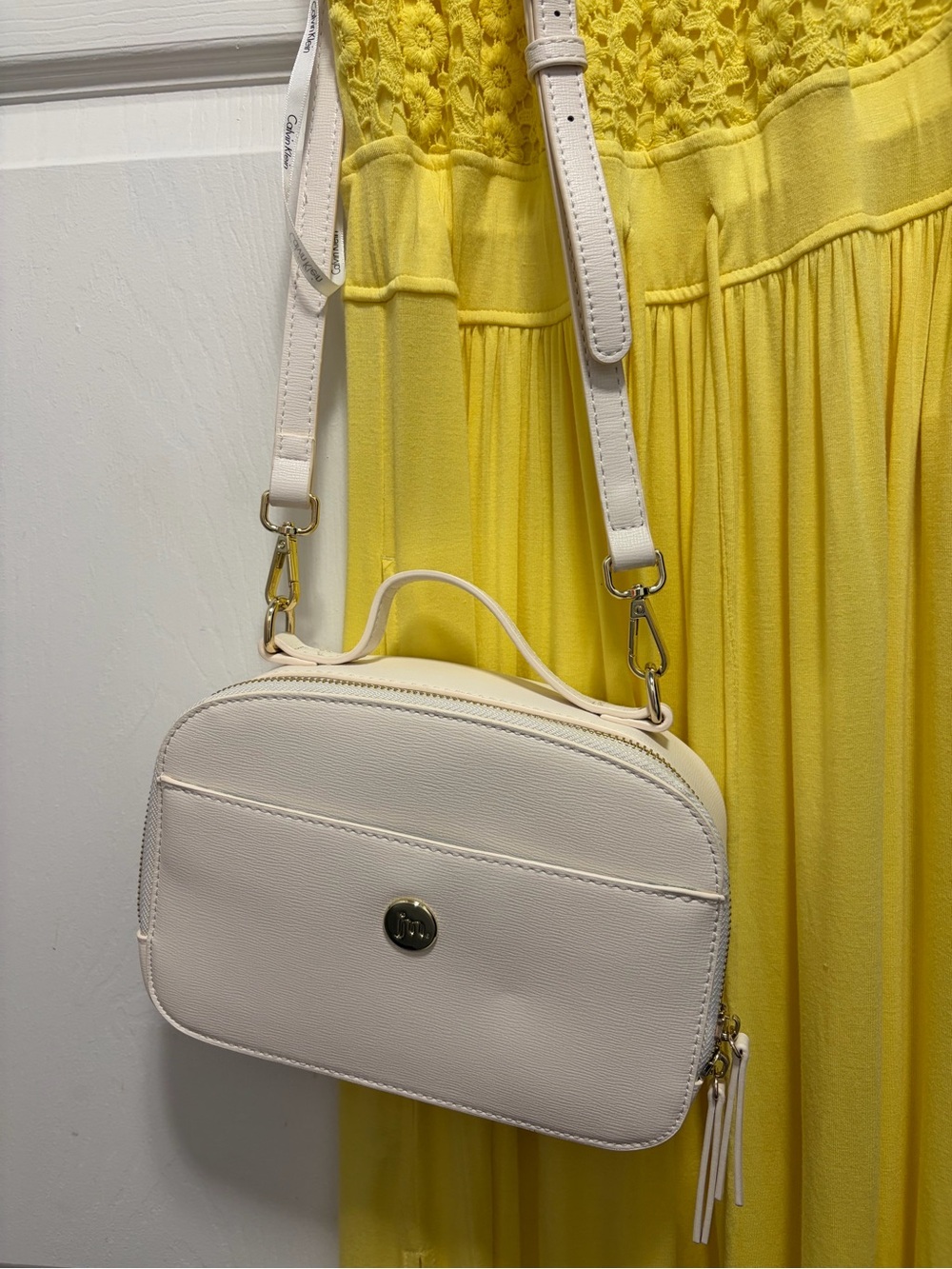 JM Collection Cream Crossbody Bag - Picture 14 of 14
